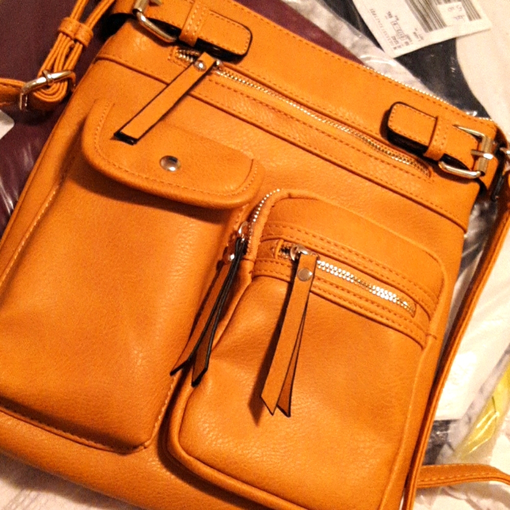 BNWOT.Gorgeous body bag